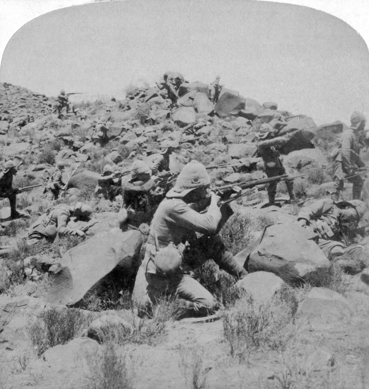 Warwickové se potýkají s Boers poblíž Weppener, východně od Bloemfonteinu, Jižní Afrika, 1901 od Underwood and Underwood