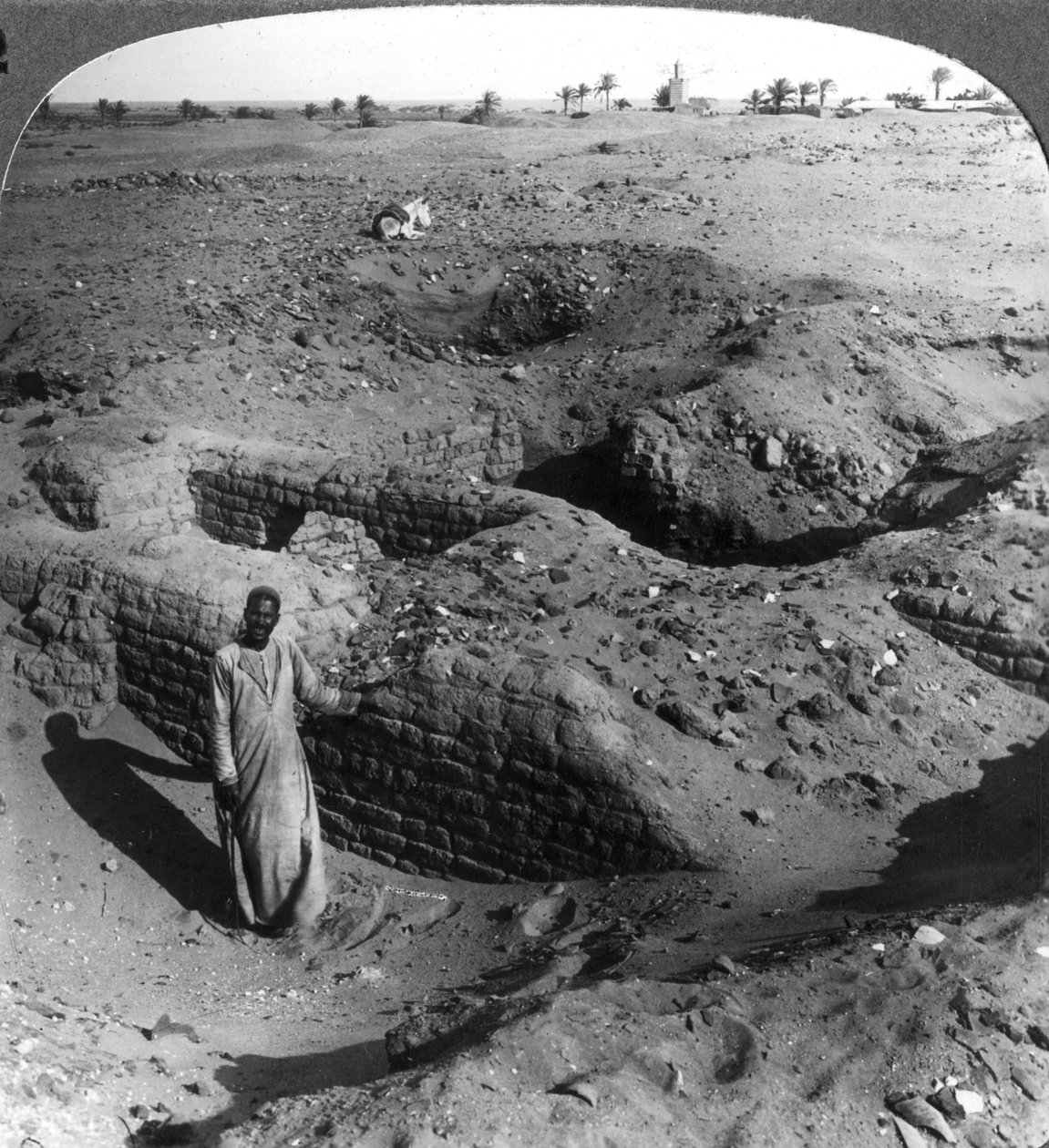 Cihlové skladové komory v Pithomu, postavené hebrejskými nevolníky, Egypt, 1905. od Underwood and Underwood