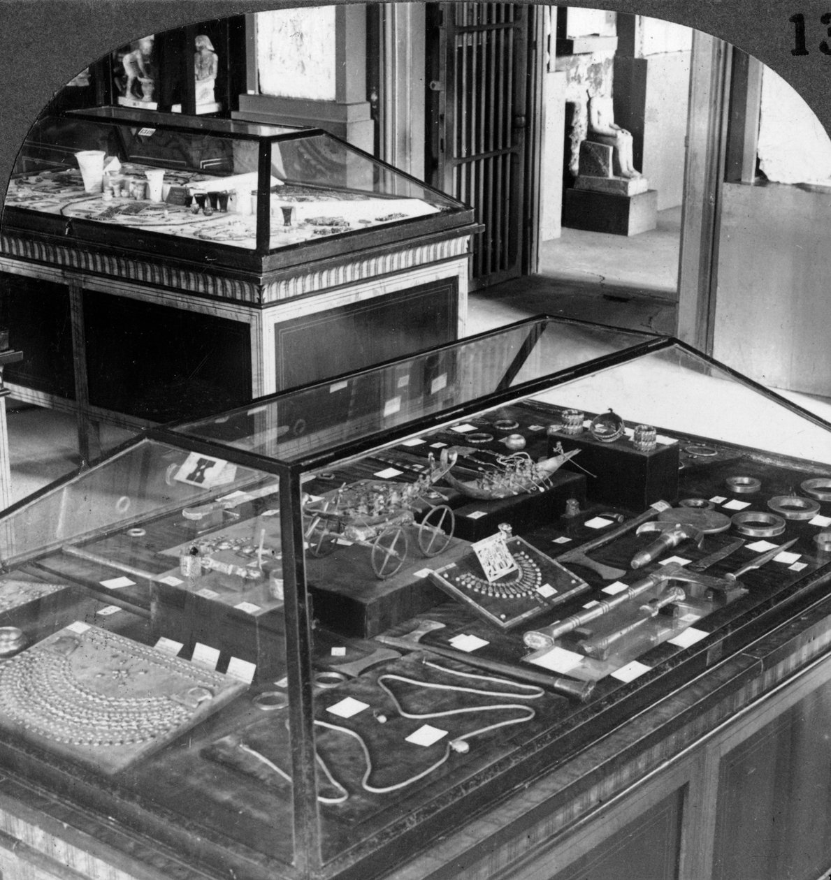 Nádherné šperky královny Ahhotep c1560BC-1530BC, Káhirské muzeum, Egypt, 1905. od Underwood and Underwood