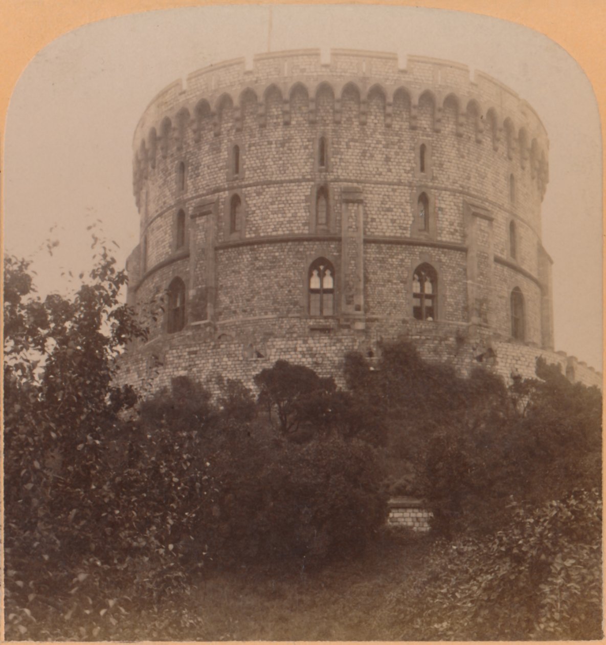 Kulatá věž, Windsor, Anglie – hradní vězení od Edwarda III., po Karla II., 1900. od Underwood and Underwood