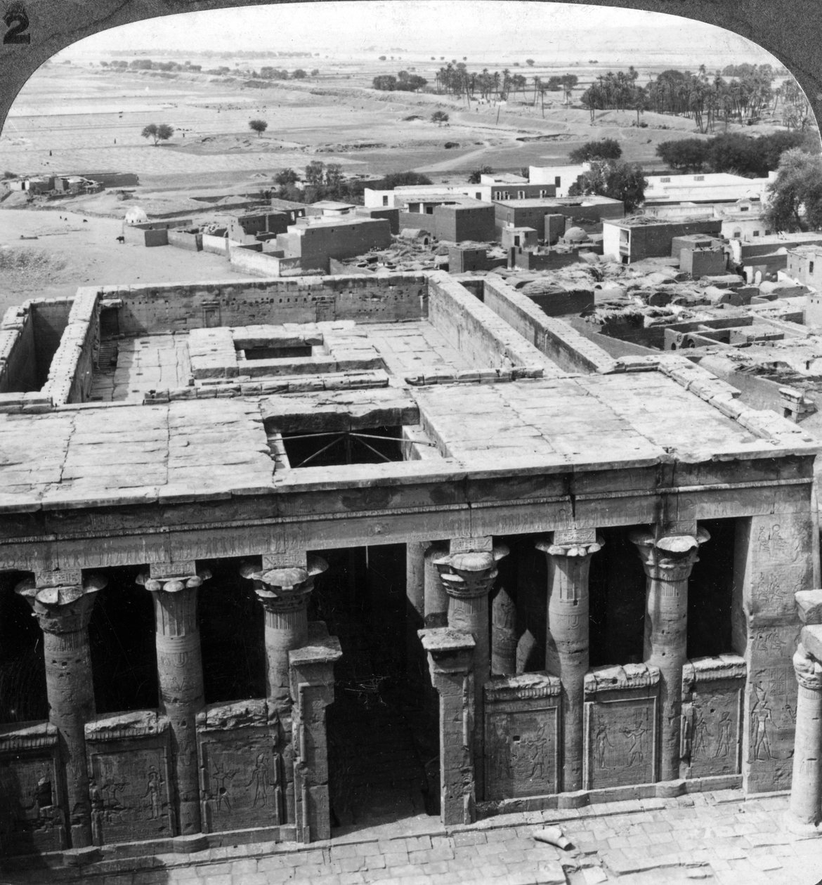 Úžasně zachovalý chrám v Edfu, Egypt, 1905. od Underwood and Underwood