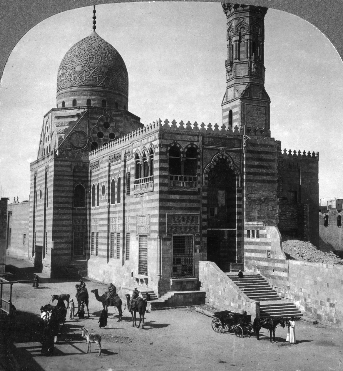 Hrobová mešita sultána Kait Beye, Káhira, Egypt, 1905. od Underwood and Underwood