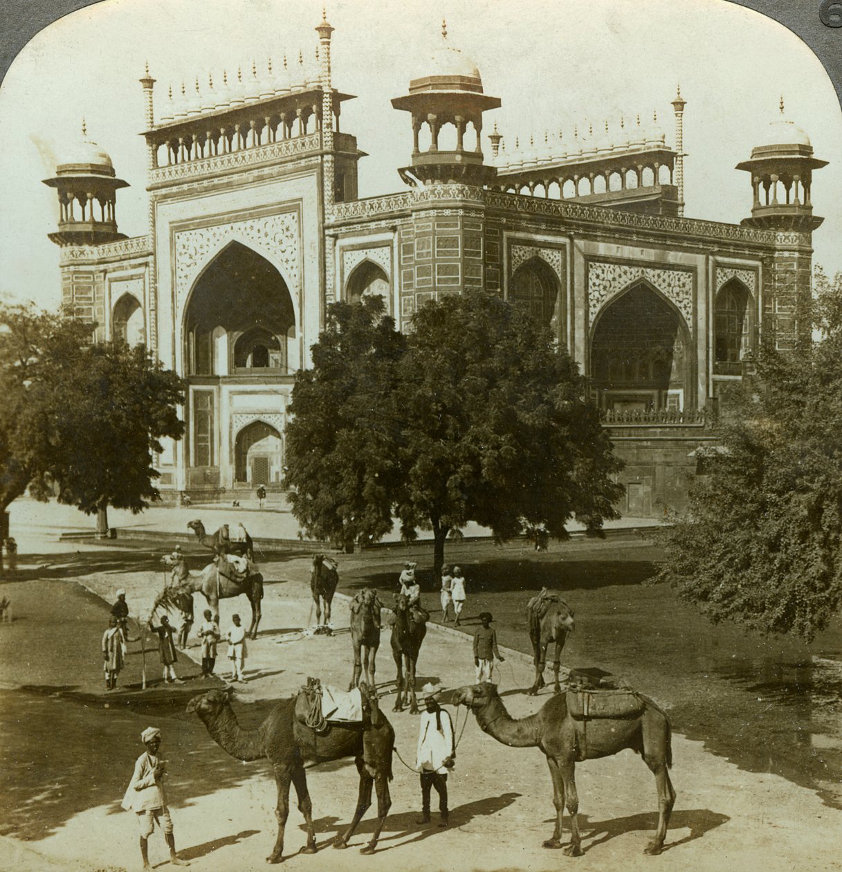 Hrobka Akbara, Sikandarah, Uttar Pradesh, Indie, 1900. od Underwood and Underwood