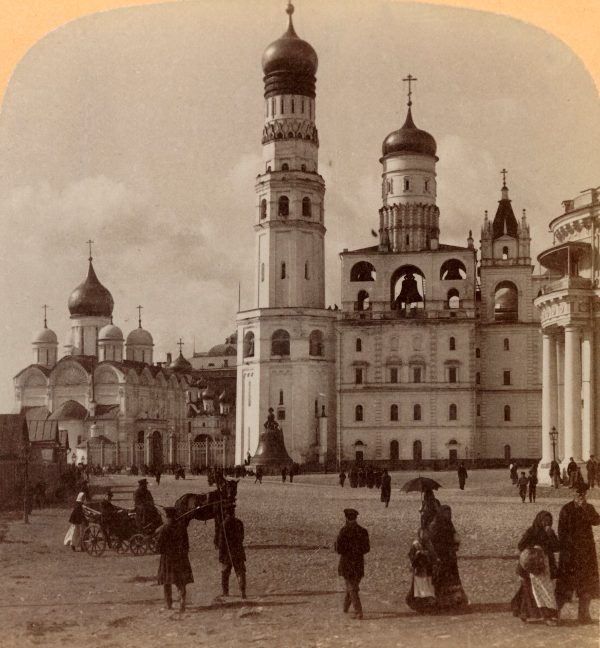 Věž Ivana Velikého a Katedrála archanděla Michaela, Kreml, Moskva, Rusko, 1898. od Underwood and Underwood