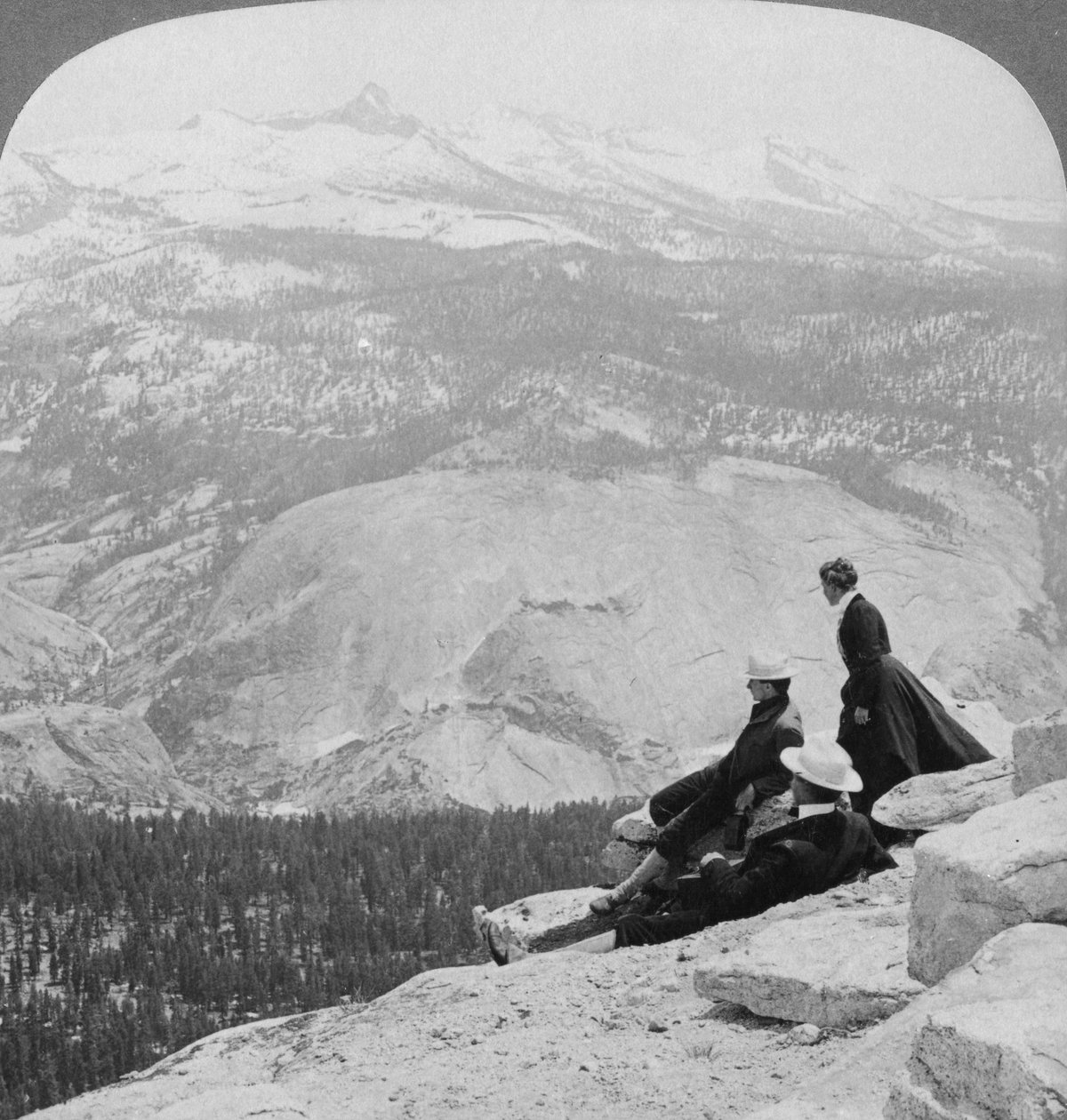 Pohled z Clouds Rest přes Little Yosemite Valley na Mount Clark, Kalifornie, USA, 1902 od Underwood and Underwood