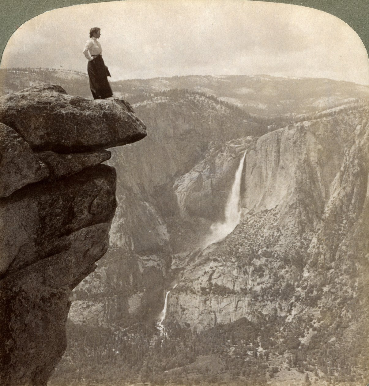 Pohled z Glacier Point, Yosemite Valley, Kalifornie, USA, 1902. od Underwood and Underwood