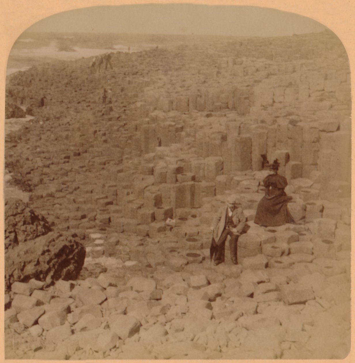 Wonderful Giants Causeway, County Antrim, Irsko, 1899. od Underwood and Underwood