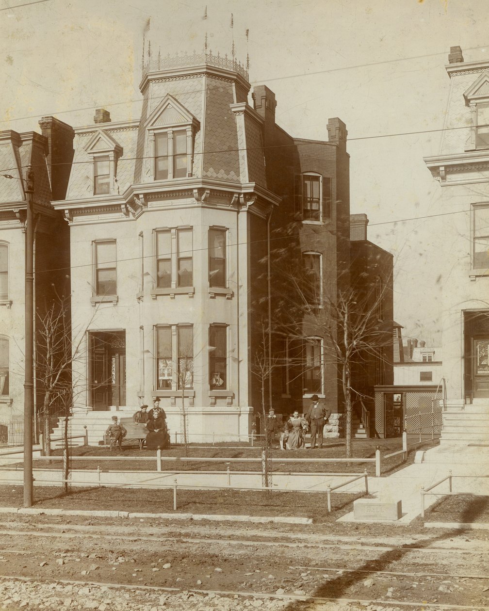 Charles S. Brown Rezidence. 2337 St. Louis Avenue od Unknown