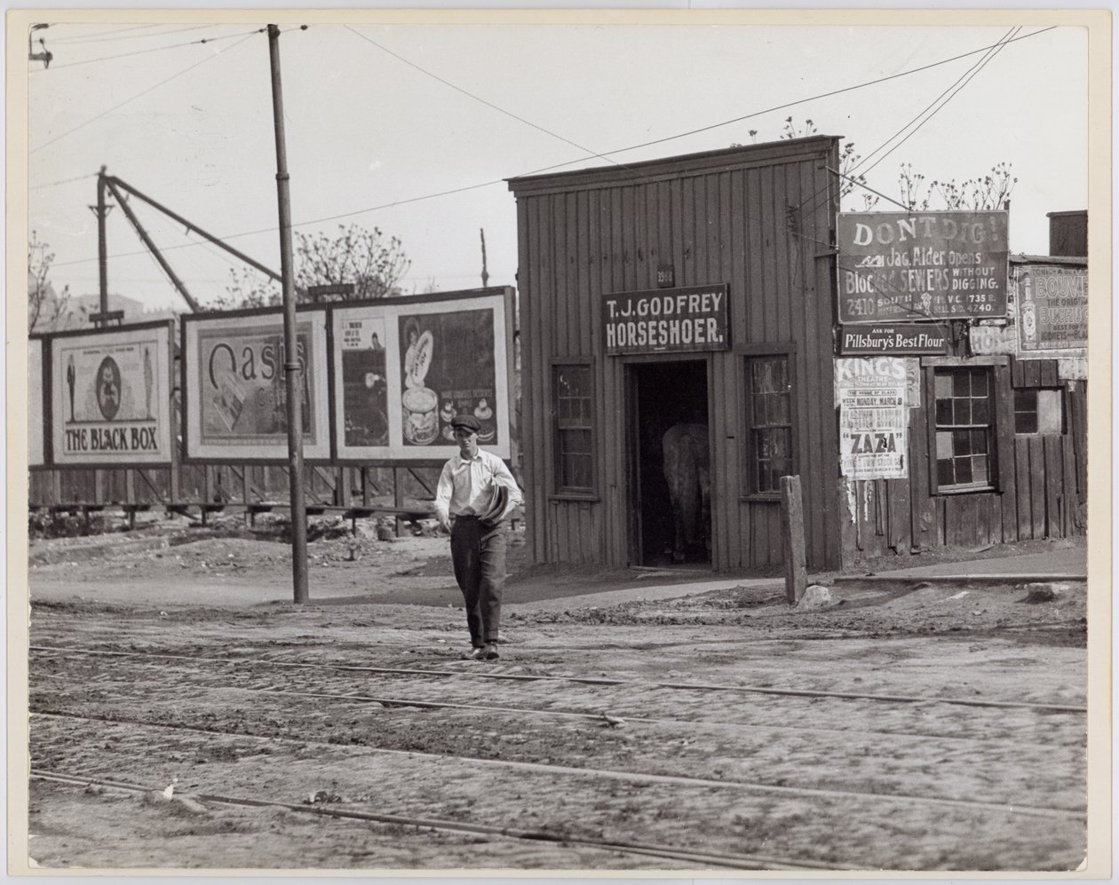 T. J. Godfrey Horseshoer, 3968 Chouteau od Unknown
