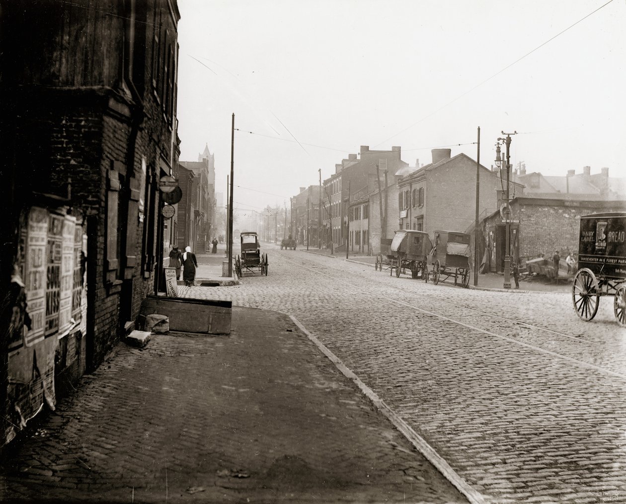Pohled při pohledu na západ na Wash Street směrem k Thirteenth Street od Unknown