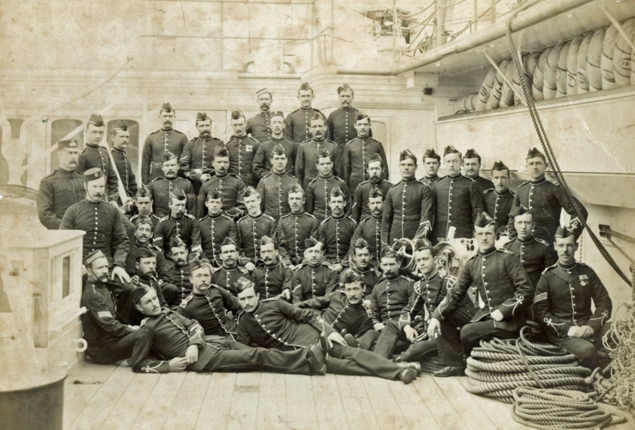 Royal Marine Detachment na palubě neidentifikované válečné lodi, kolem roku 1880 od Unknown