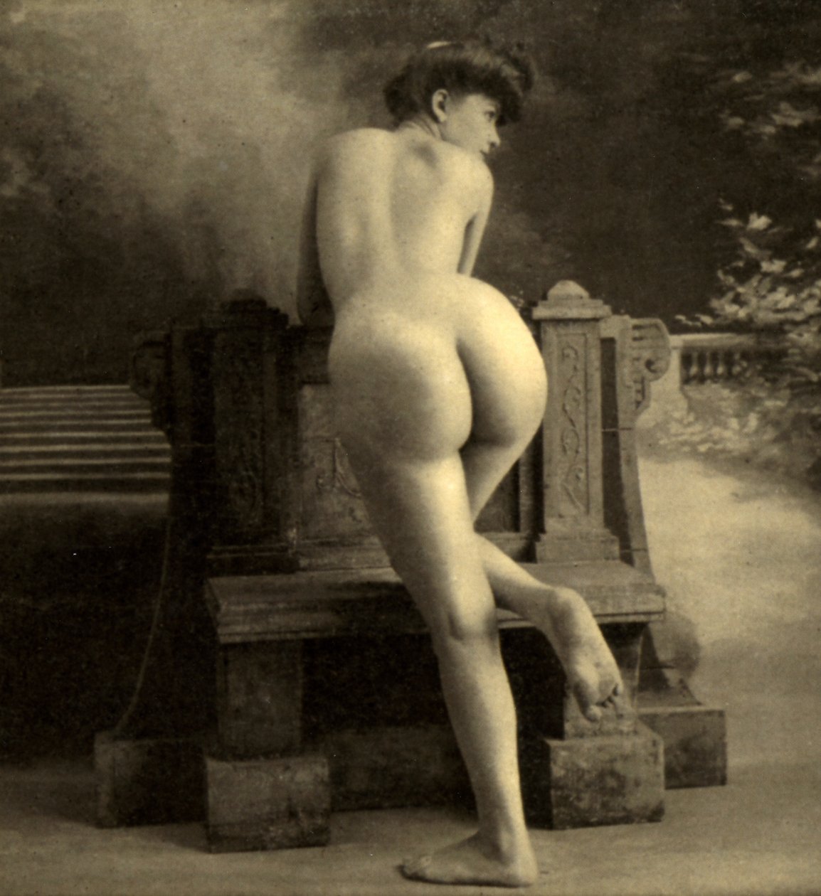 Ženský akt, cca 1900 (sépiová fotografie) od Unknown