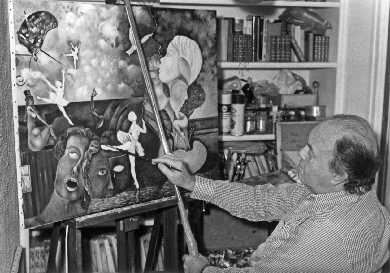 Pierre Velly Alias Pierre De Varga ve své dílně Poslední dotek jednomu ze svých pláten 11. dubna 1986 od Unknown