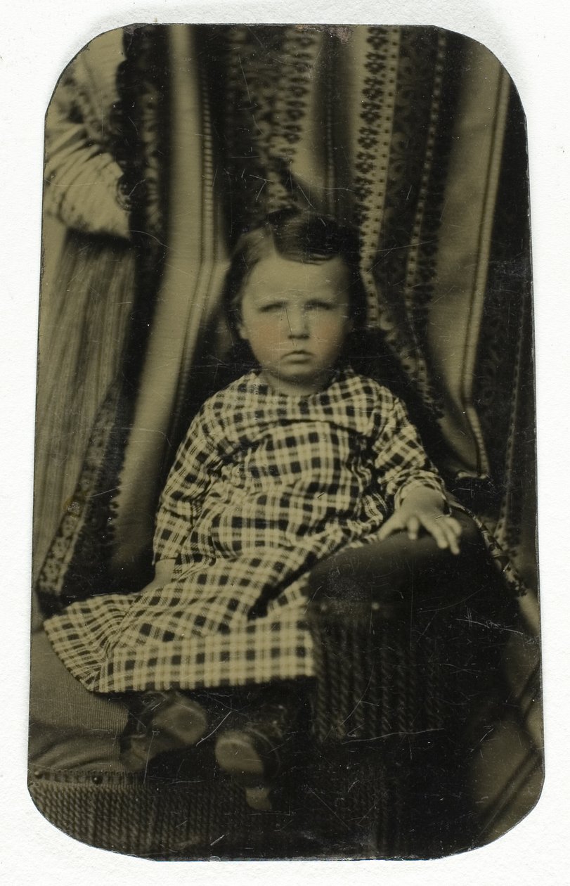 Bez názvu (portrét sedící dívky) od Unknown