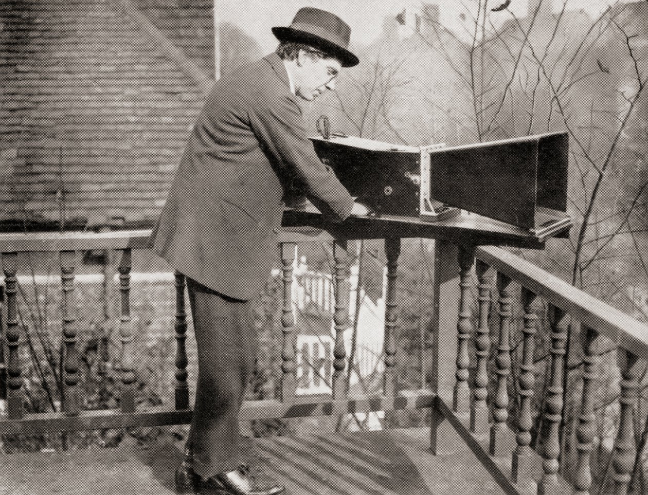 Archibald Montgomery Low with the Audiometer, od Master Minds of Modern Science, publikované v roce 1930 od Unknown