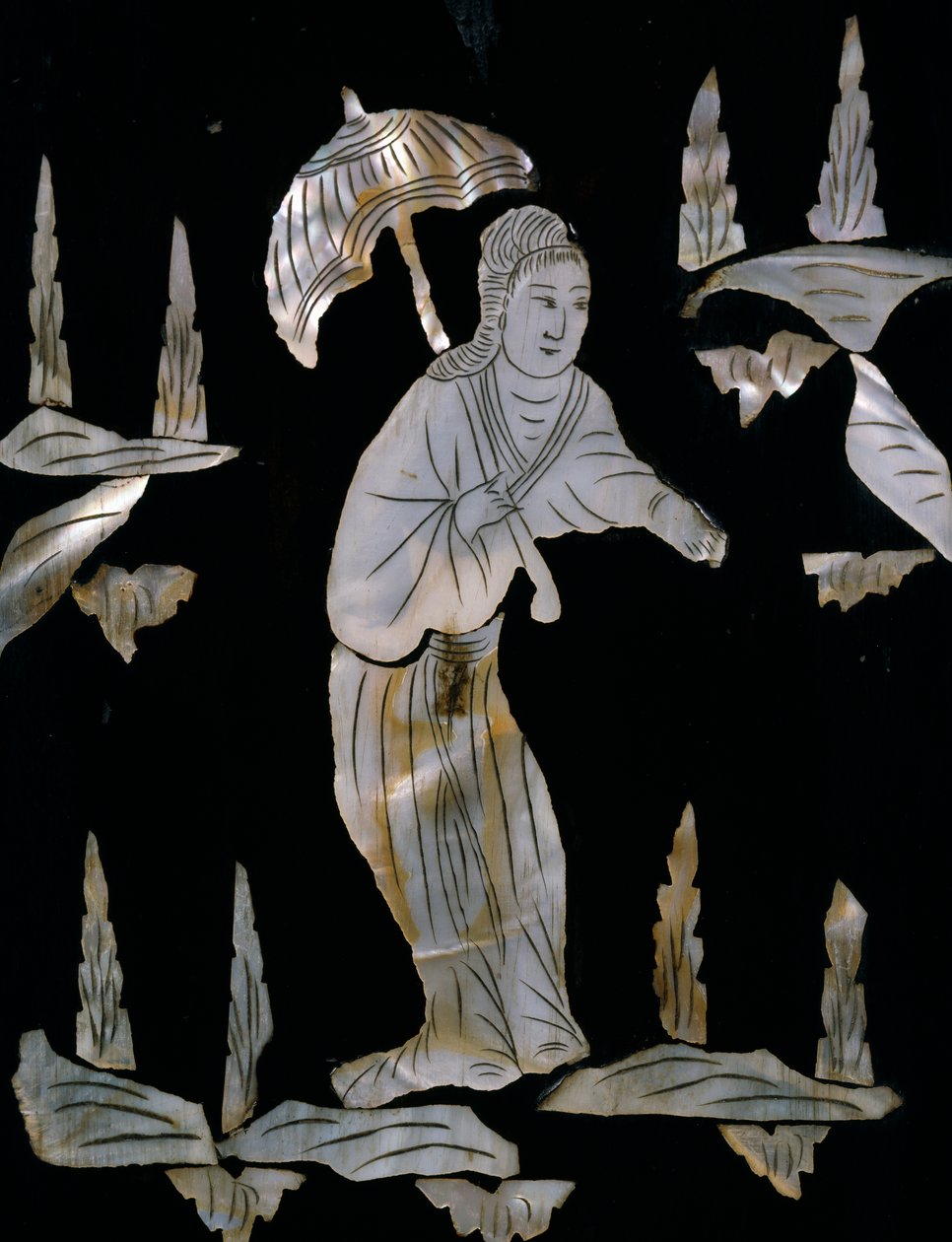Ženská postava s deštníkem, detail z perleťové vykládané skříně s dekorací chinoiserie od Unknown artist