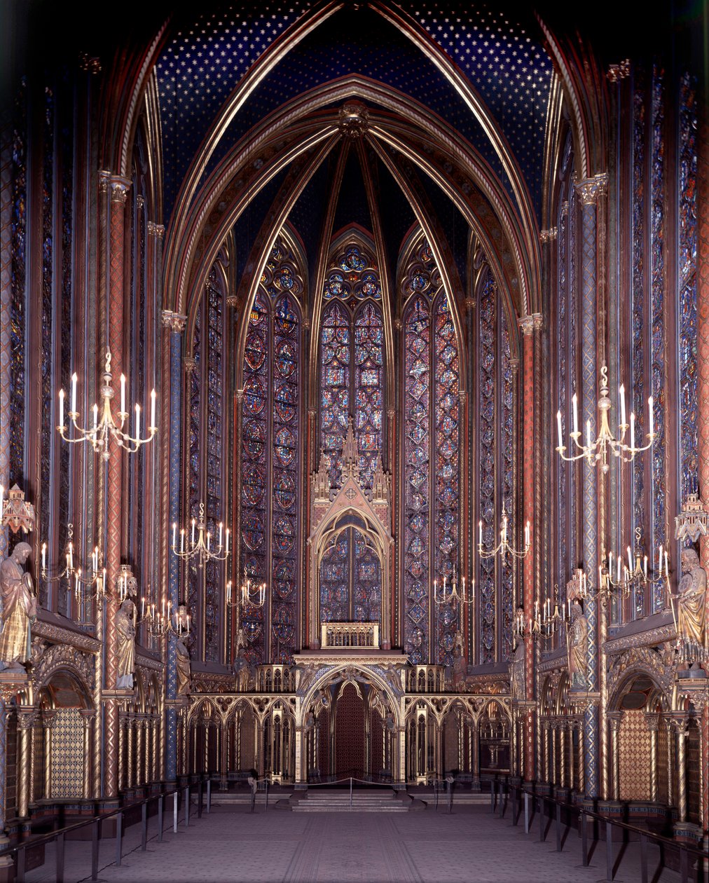 Vnitřní pohled na Sainte Chapelle v Paříži: Vysoká kaple, architektura od Unknown artist