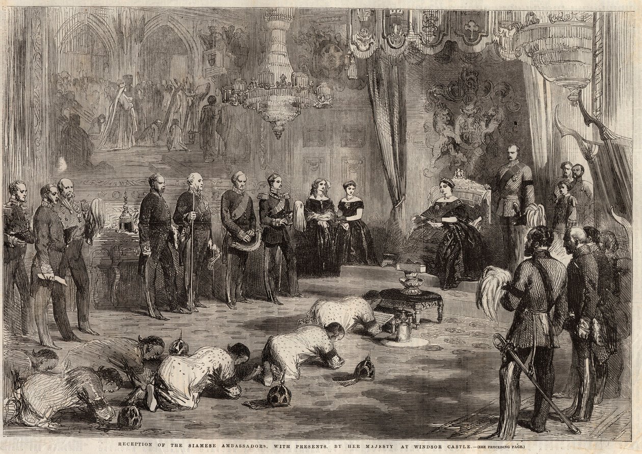 Siamští velvyslanci se během návštěvy hradu Windsor doplazili ke královně Viktorii Iere (1819-1901) a princi Albertovi (1819-1861). Rytina do „“ The Ilustrated London News““ z 5. prosince 1857. od Unknown artist