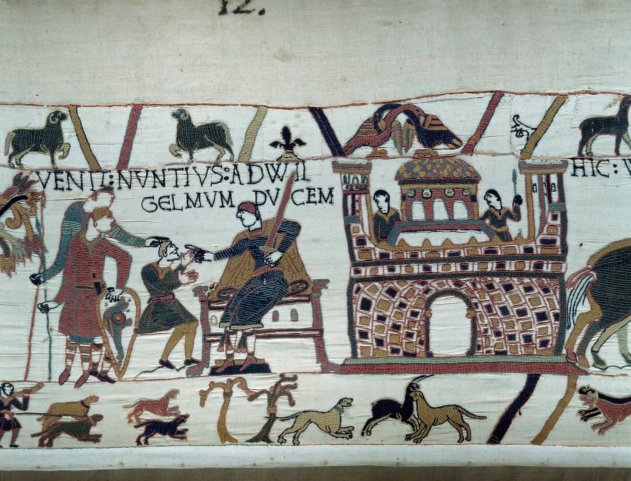 Poslové normandského krále Viléma Dobyvatele (1027-1087) ho informovali, že Harold, který přišel z Anglie jménem anglického krále Edwarda Vyznavače, byl zajat hrabětem Guyem de Ponthieu Detail tapiserie z Bayeux neboli Emb od Unknown artist