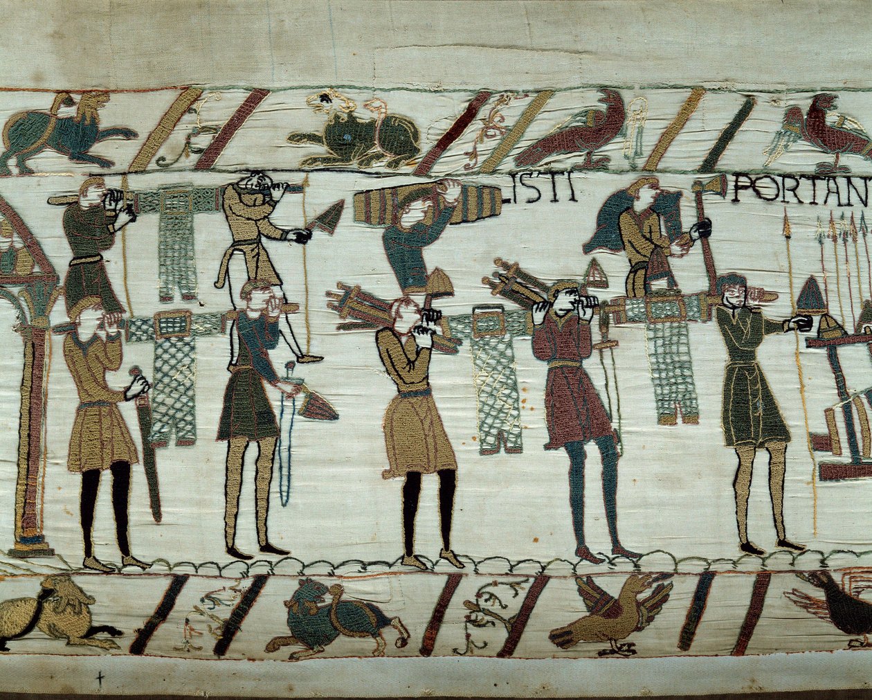 Zbraně a víno přinášejí na lodě během tankování pro dobytí Anglie flotily Viléma Dobyvatele (1027-1087) v roce 1066 Detail tapiserie z Bayeux nebo výšivky královny Mathildy od Unknown artist