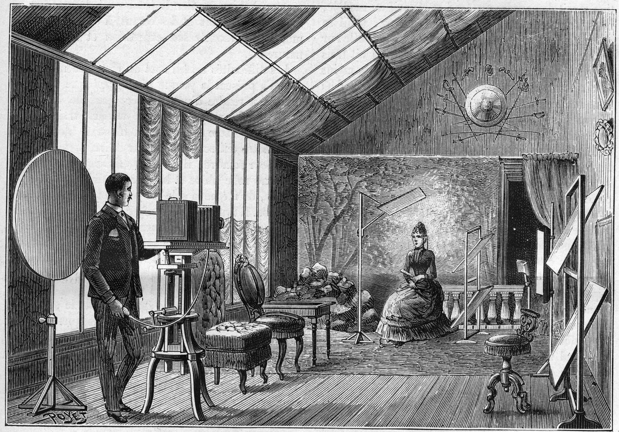Workshop pózování milovníka fotografie s jeho doplňky ve Francii v roce 1888. v „La nature“ z roku 1888. od Unknown artist