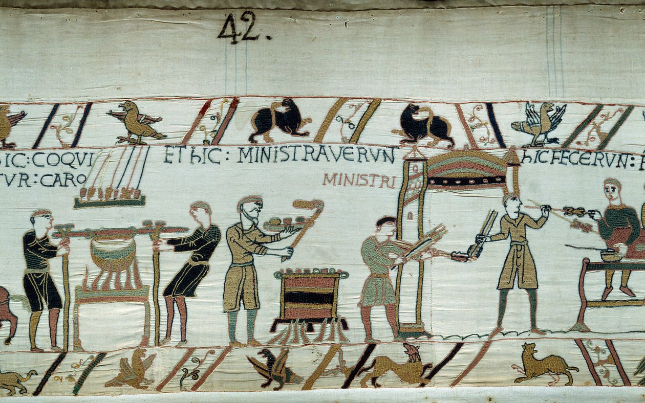 Conquete of England vévodou z Normandie Williamem Dobyvatelem (1027-1087) v roce 1066: příprava hostiny pro vévodu a jeho zbroj před bitvou u Hastingsu, pečená masa, sluhové připravují drůbež Detail tapiserie z Bayeux Ó od Unknown artist