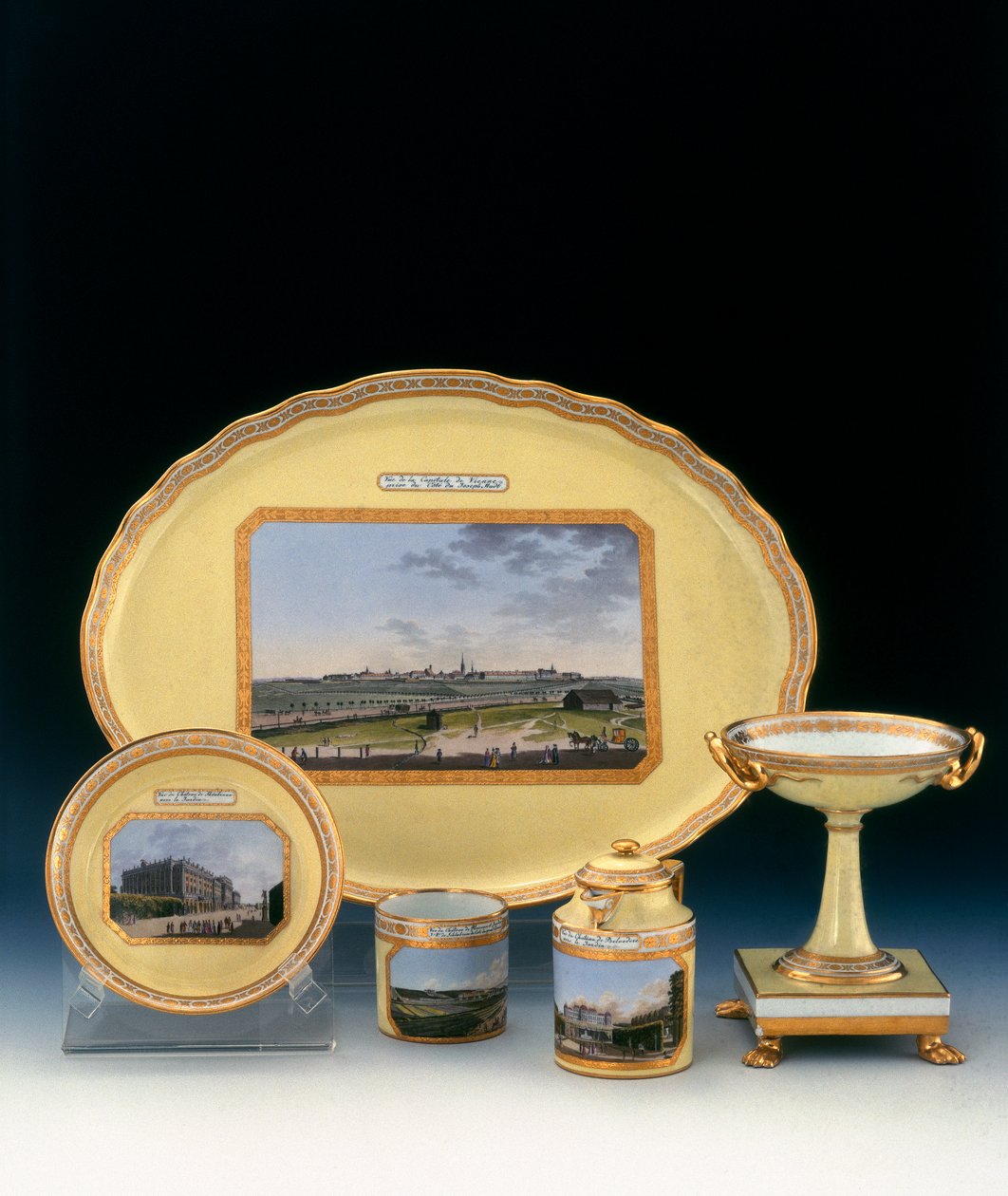 Dezertní servis, porcelánové kousky z Dennelle Factory od Unknown artist