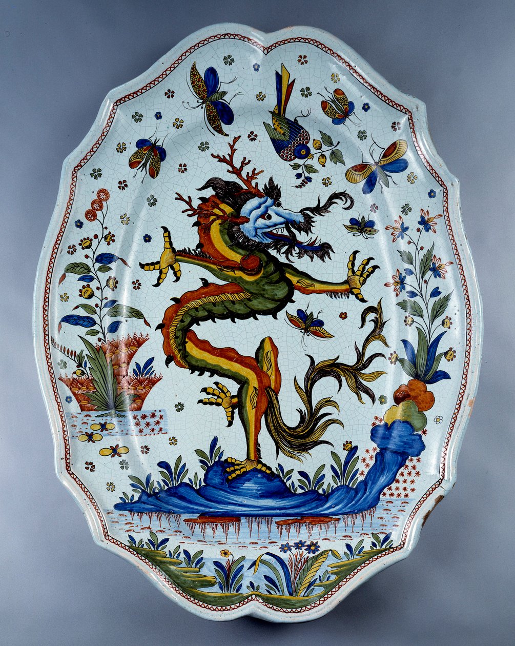 Fajánsový talíř zdobený drakem. Sevres z 18. století. od Unknown artist