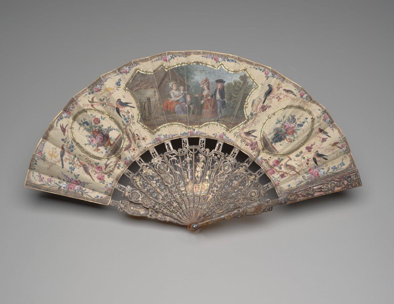 Skládací vějíř s výjevem návštěvy mokré sestry, cca 1780 (kvaš na dvojitém hedvábném listu, mosaz, kovová nit, želvovina, zlacení, perleť a drahokamy z pasty) od Unknown artist