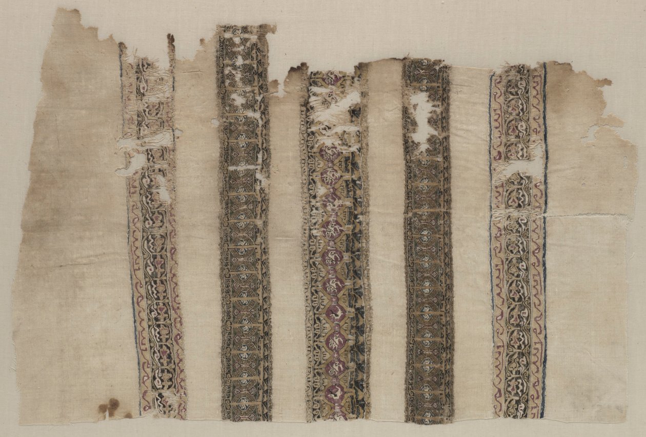Fragment složený z částí tří textilií tyrazského stylu od Unknown artist
