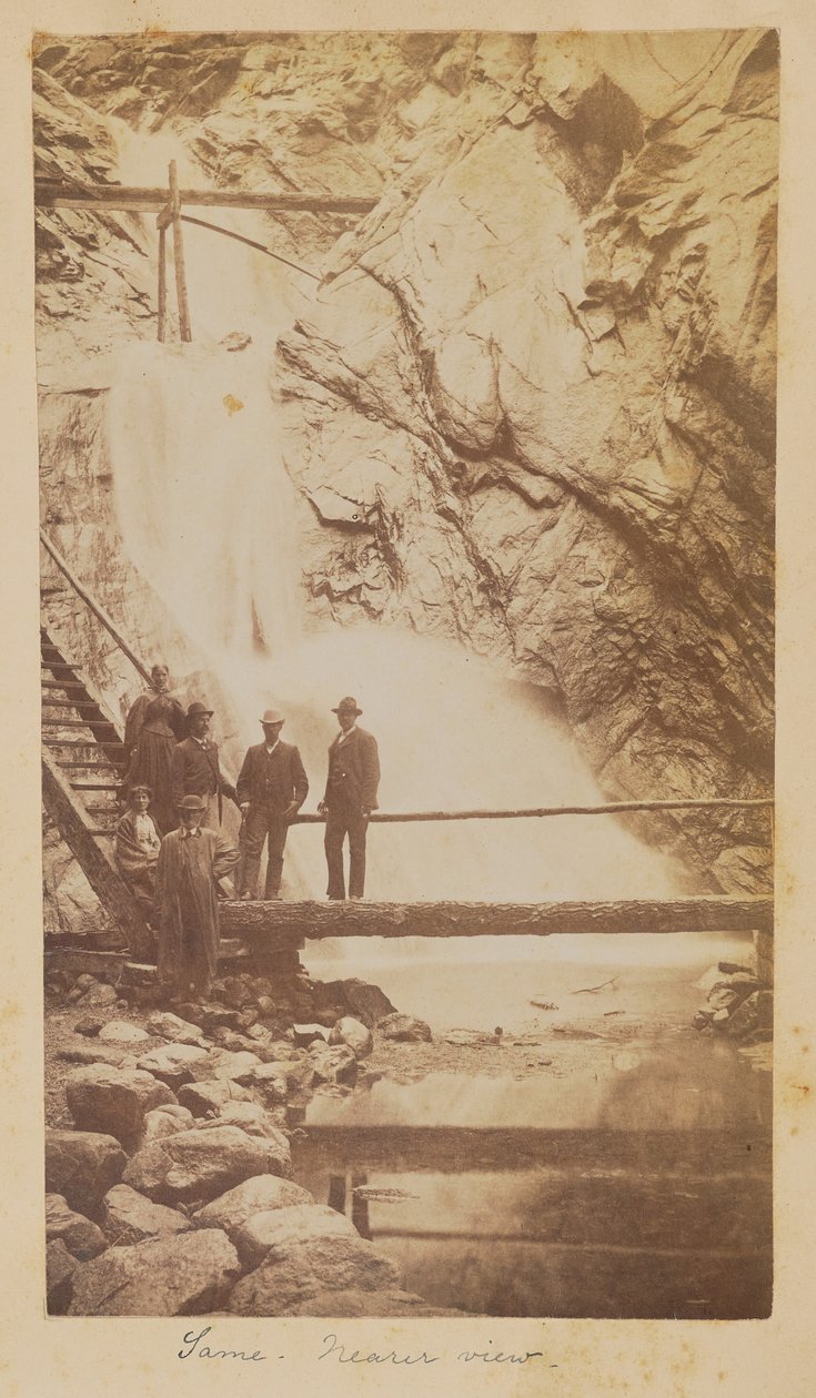 [Skupina lidí u Seven Falls, Cheyenne Cañon, Colorado] od Unknown artist