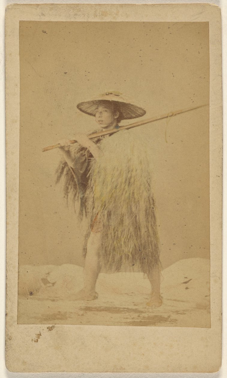 [Japonec ve slaměné pláštěnce a klobouku do deště s dlouhou tyčí] od Unknown artist