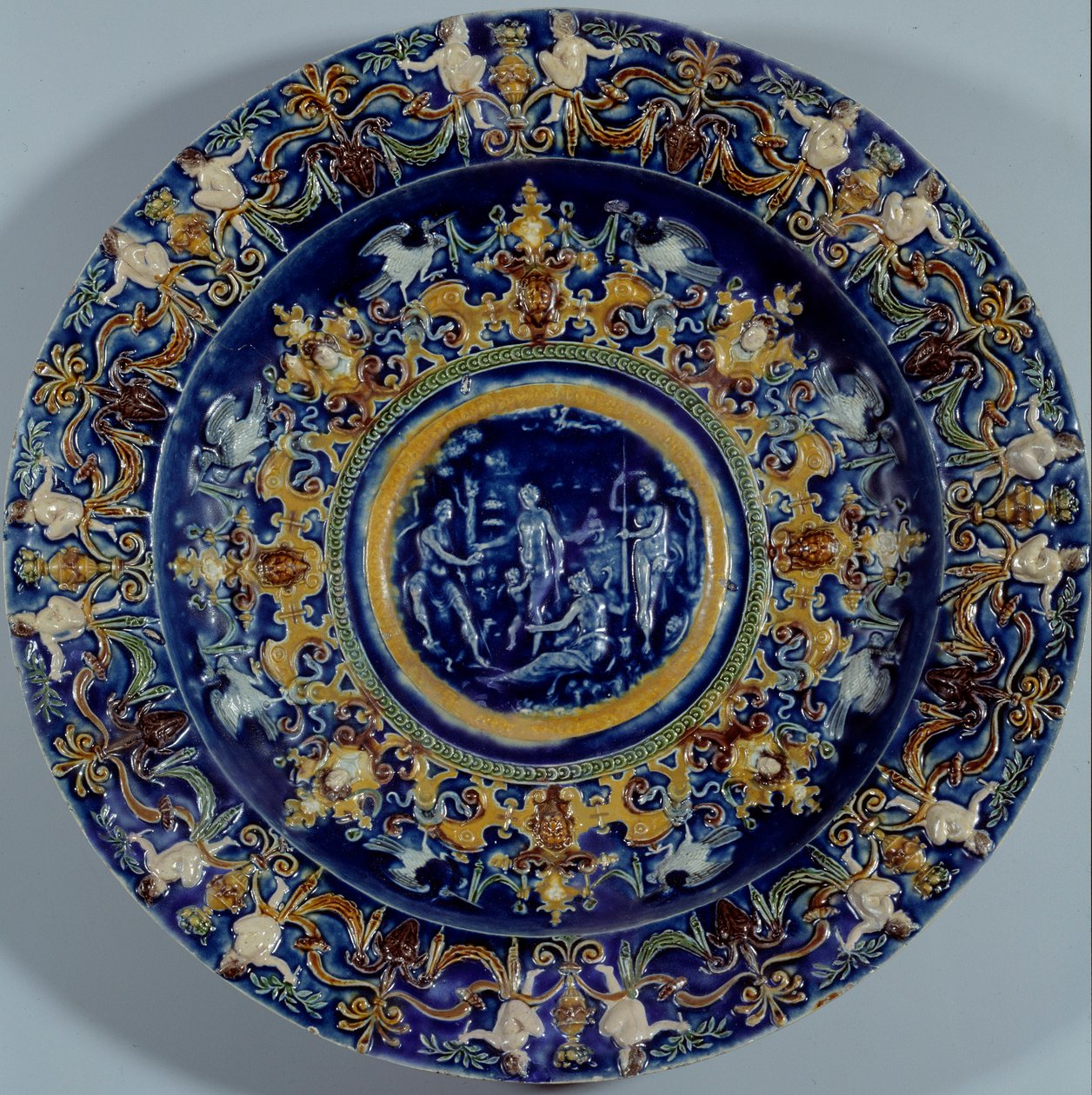 Velká polychromovaná fajánsová mísa s vyobrazením soudu v Paříži. 1550-1600 od Unknown artist
