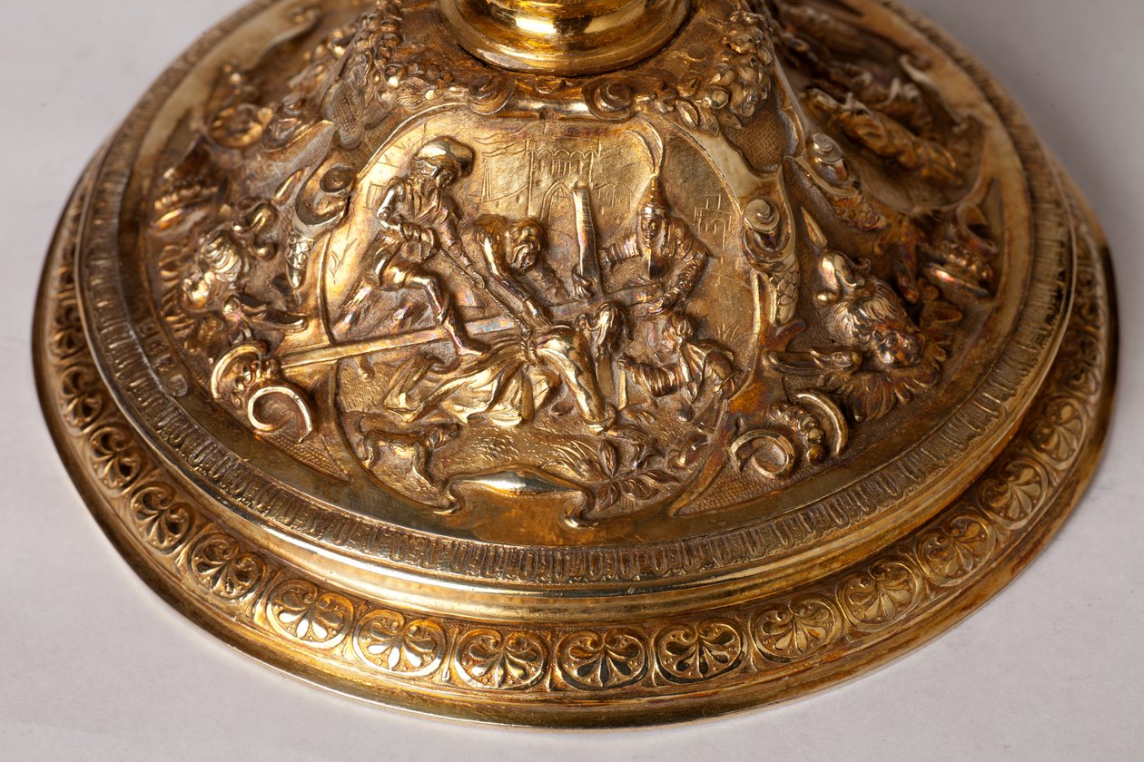 Kovářství. Kalich. Dar kanovníka A. Le Vaillanta de la Bassarderie, děkana kapituly katedrály 1726 až 1758. 18. stol. Detail dole. od Unknown artist