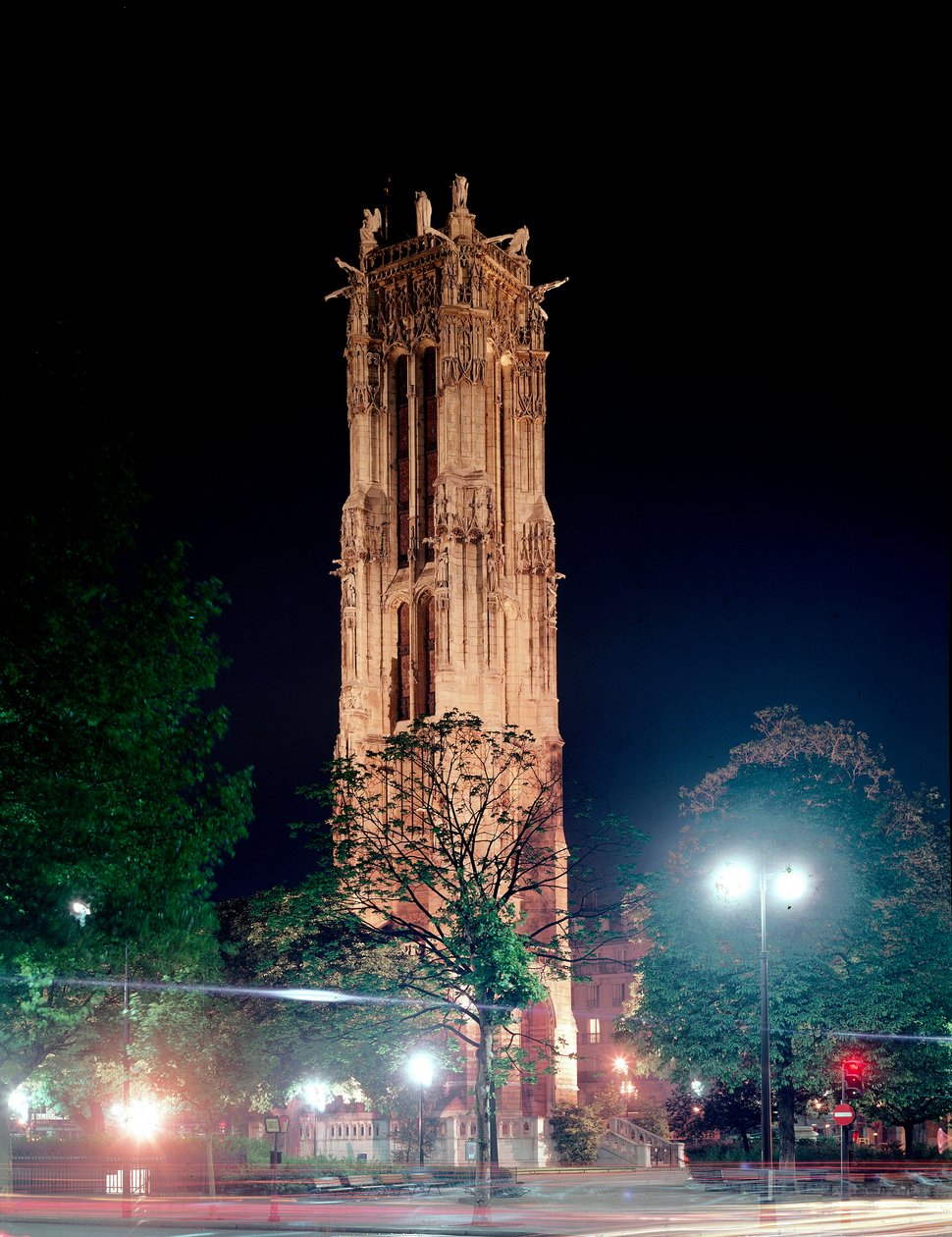 Noční pohled na Saint Jacques Tower (z roku 1523) v Paříži. od Unknown artist