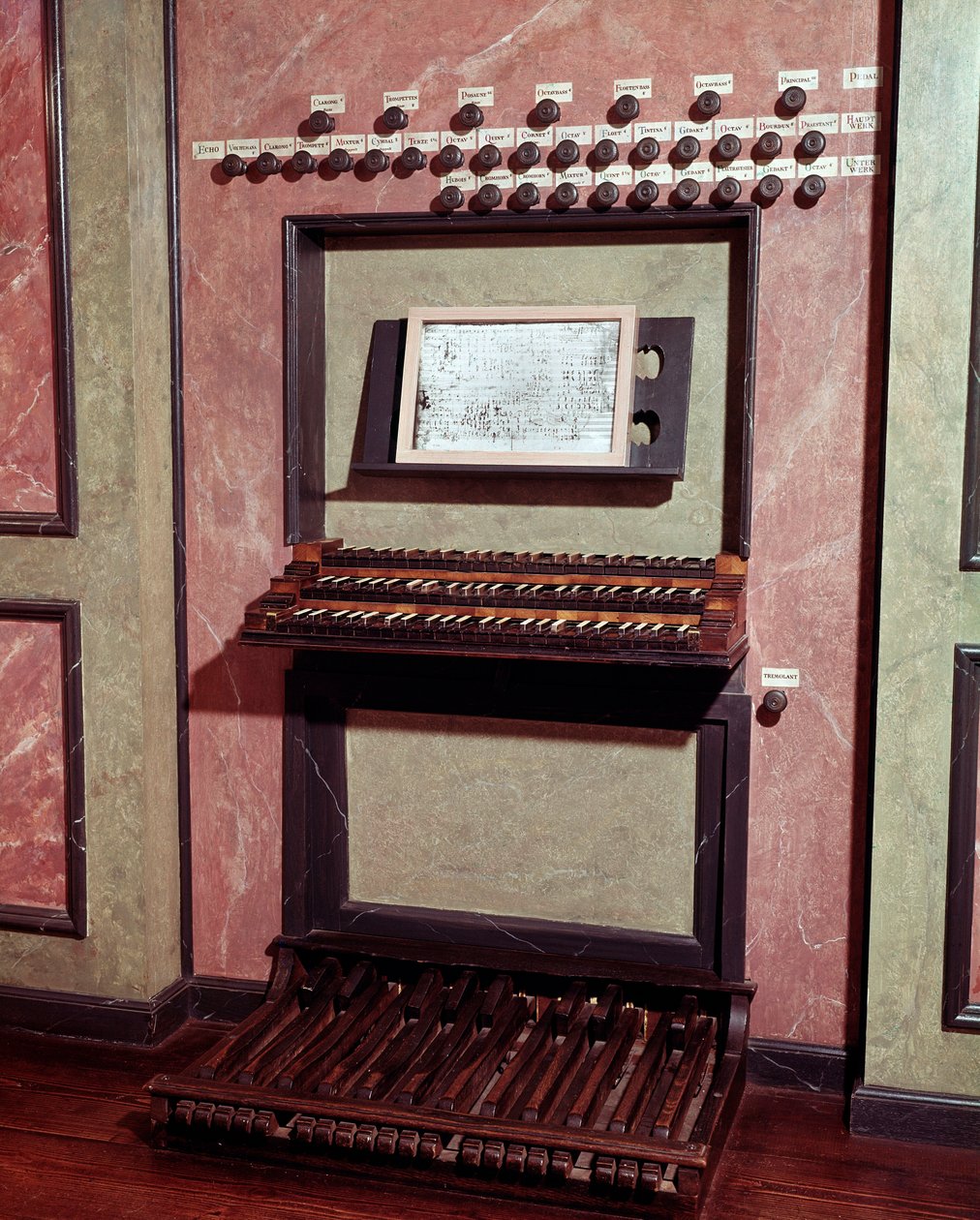 Varhany kostela Marienkirche, Bonn, Německo, na které hrával jako dítě Ludwig van Beethoven (1770-1827), německý skladatel) Musee Beethoven, Bonn od Unknown artist