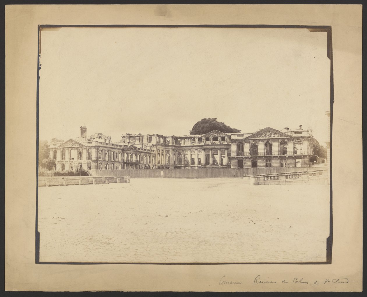[Zřícenina zámku Saint-Cloud] od Unknown artist