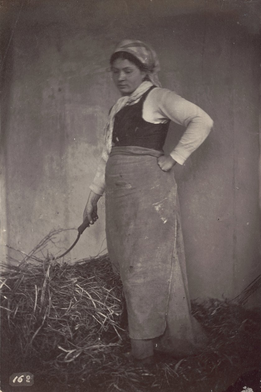 [Stojící žena s kosou] od Unknown artist