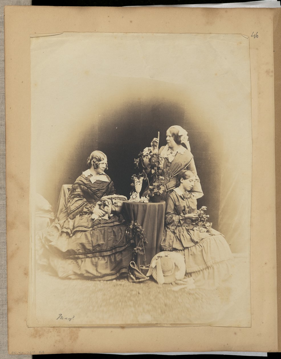 [Tři ženy s květinami] od Unknown artist