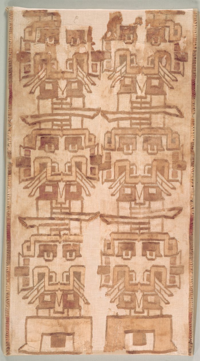 Dva textilní fragmenty s tesáky od Unknown artist