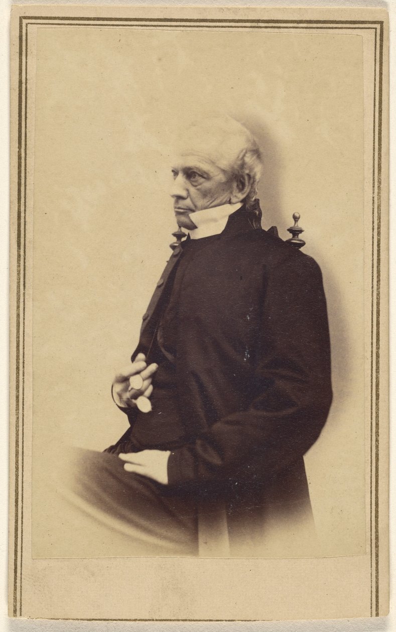 [Neznámý plešatý starší muž sedí a drží pince-nez] od Unknown artist