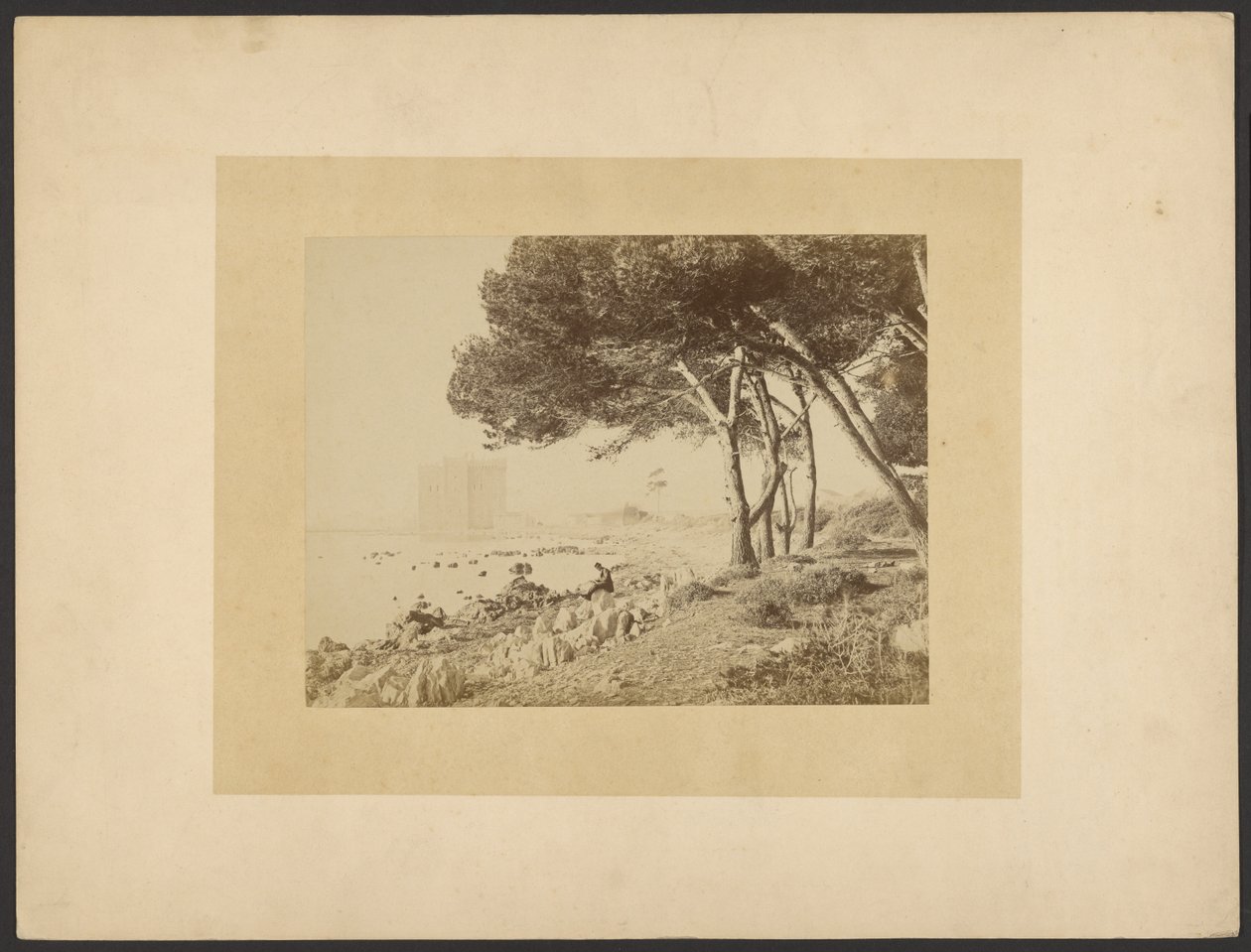 [Pohled na opatství Lérins z Cannes] od Unknown artist/maker