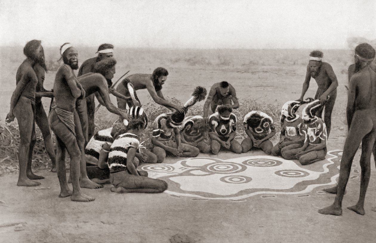 Totemický obřad kmene Warramunga, Austrálie od Unknown photographer