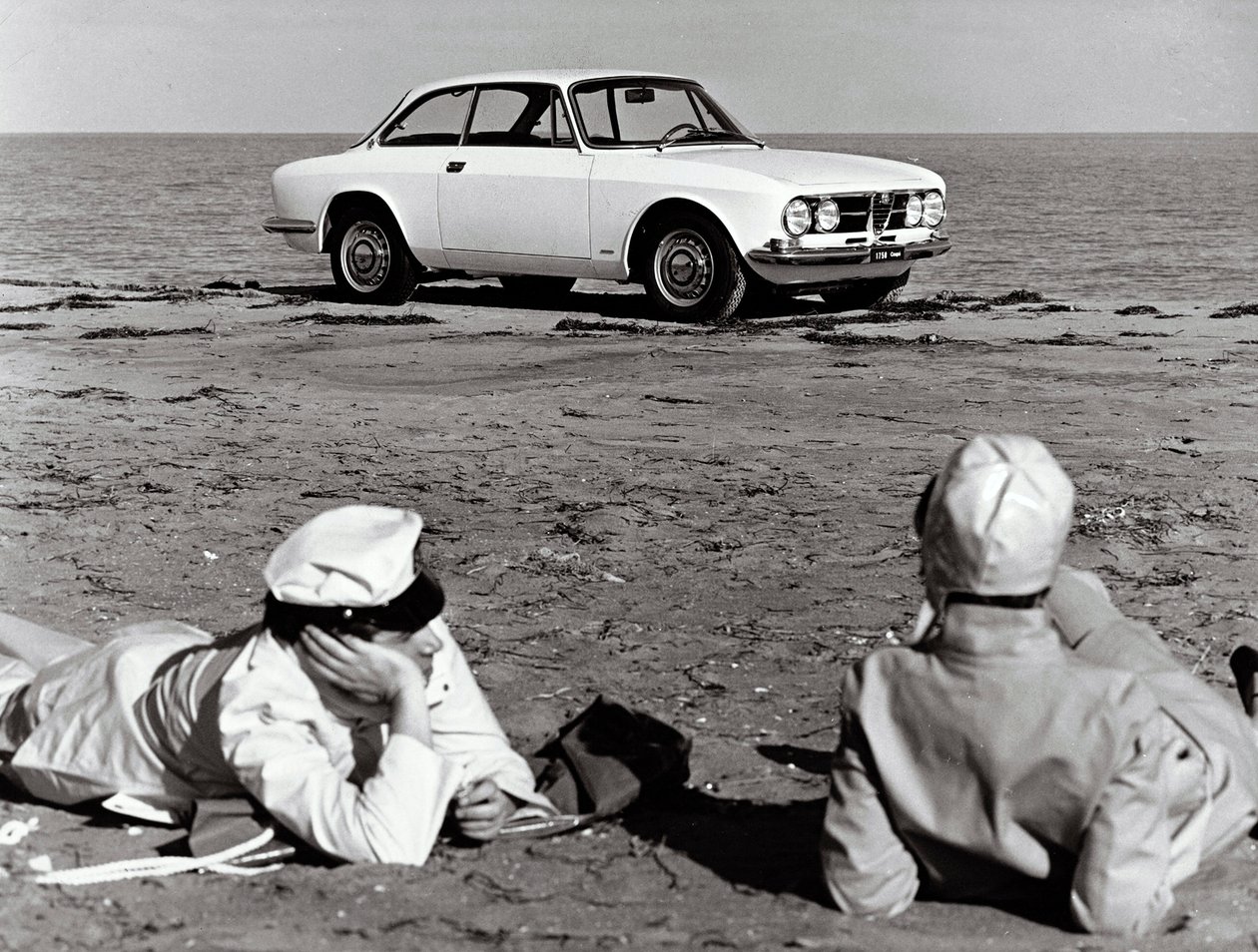 Alfa Romeo Giulia GT 1750 Veloce od Unknown photographer