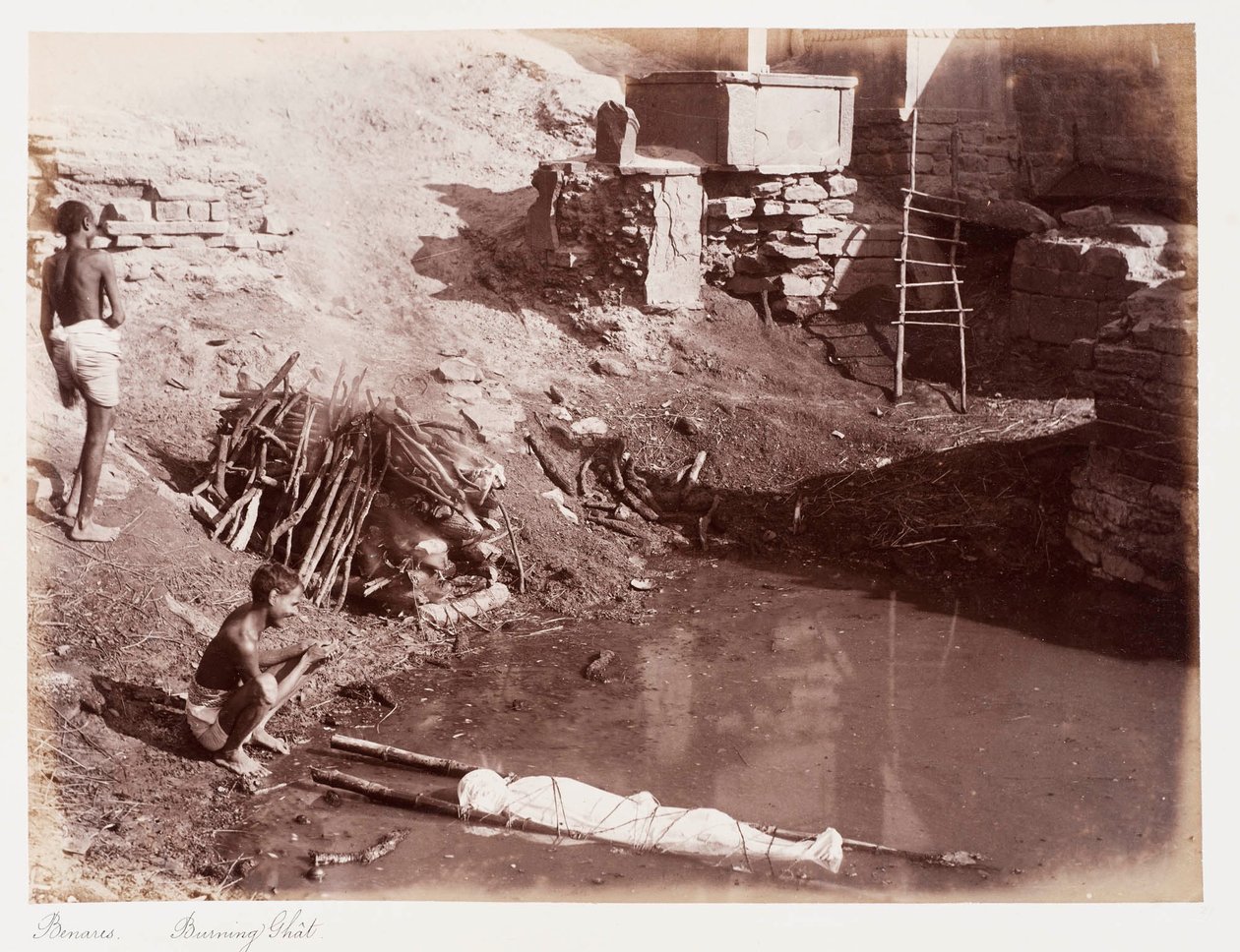 Benares Burning Ghât, cca 1885 (sépiová fotografie) od Unknown photographer