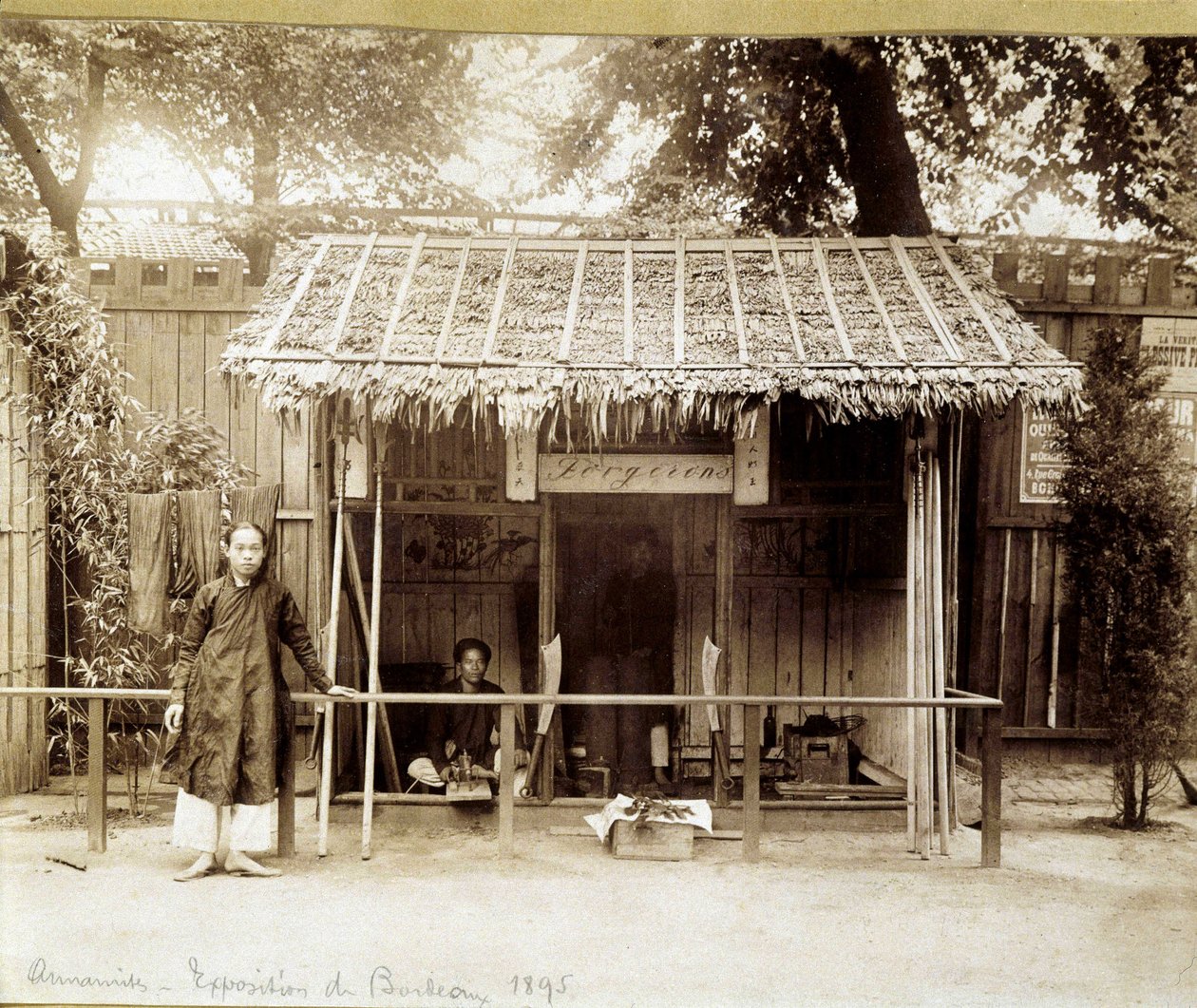Kovářská dílna, Annam, c. 1895. od Unknown photographer