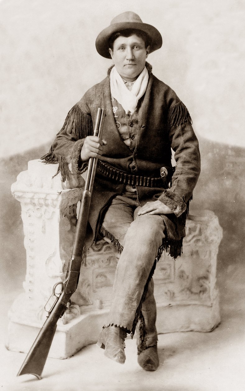 Calamity Jane s puškou: Vintage fotografie notoricky známé pohraniční postavy Calamity Jane (Martha Jane Cannary, asi 1850 od Unknown photographer