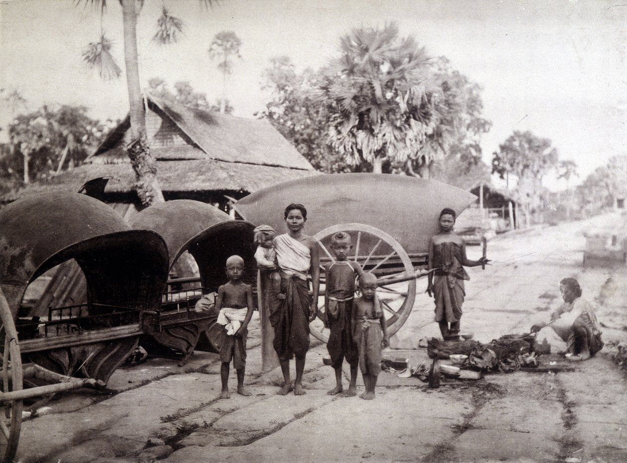 Kambodžané na Angkor Vat Road od Unknown photographer