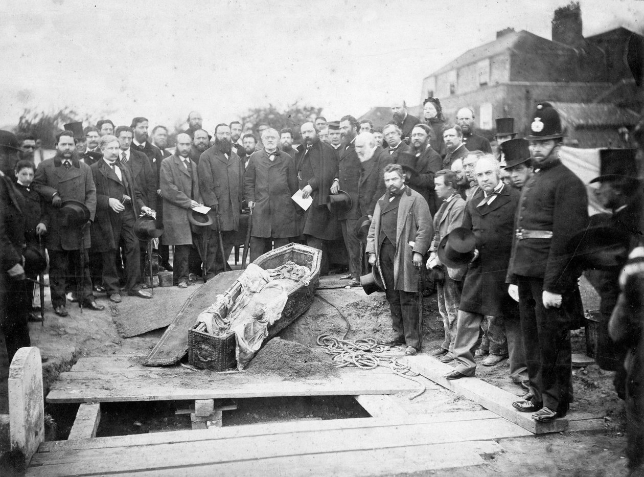 Exhumace těla Ugo Foscolo na hřbitově v Chiswicku v roce 1871 - fotoateliér Fratelli Caldesi - Exhumace těla Ugo Foscolo na hřbitově v Chiswicku v roce 1871 od Unknown photographer
