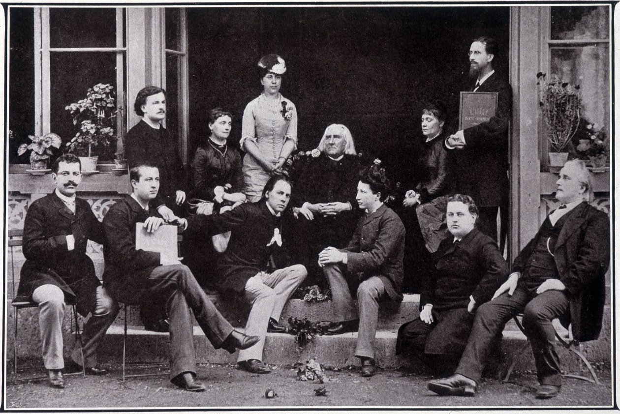 Franz Liszt (1811-1886), ve Výmaru, v kruhu svých oblíbených žáků. od Unknown photographer